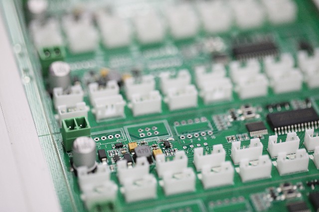 線路板抄板價(jià)格為什么會(huì)有差異?影響線路板抄板價(jià)格差異的原因